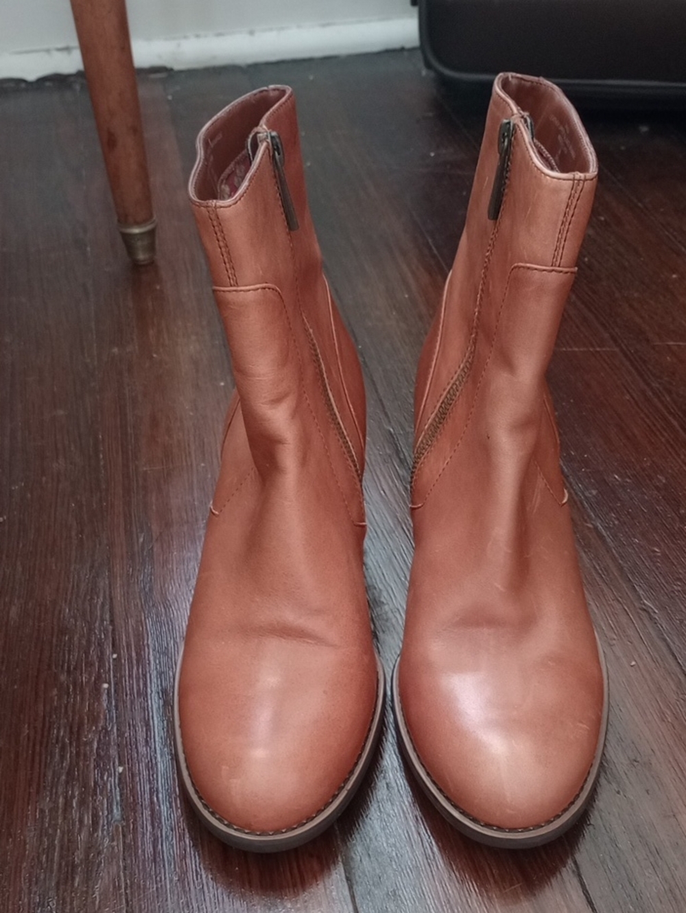 LIZ CLAIBORNE Leather ankle boots, like Brand New
